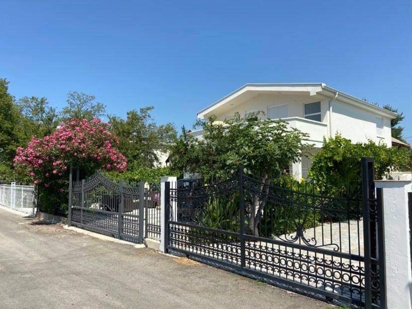 Villa Dafina Donji Stoj Luaran gambar